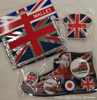Union flag wallet, magnet and badges product photo